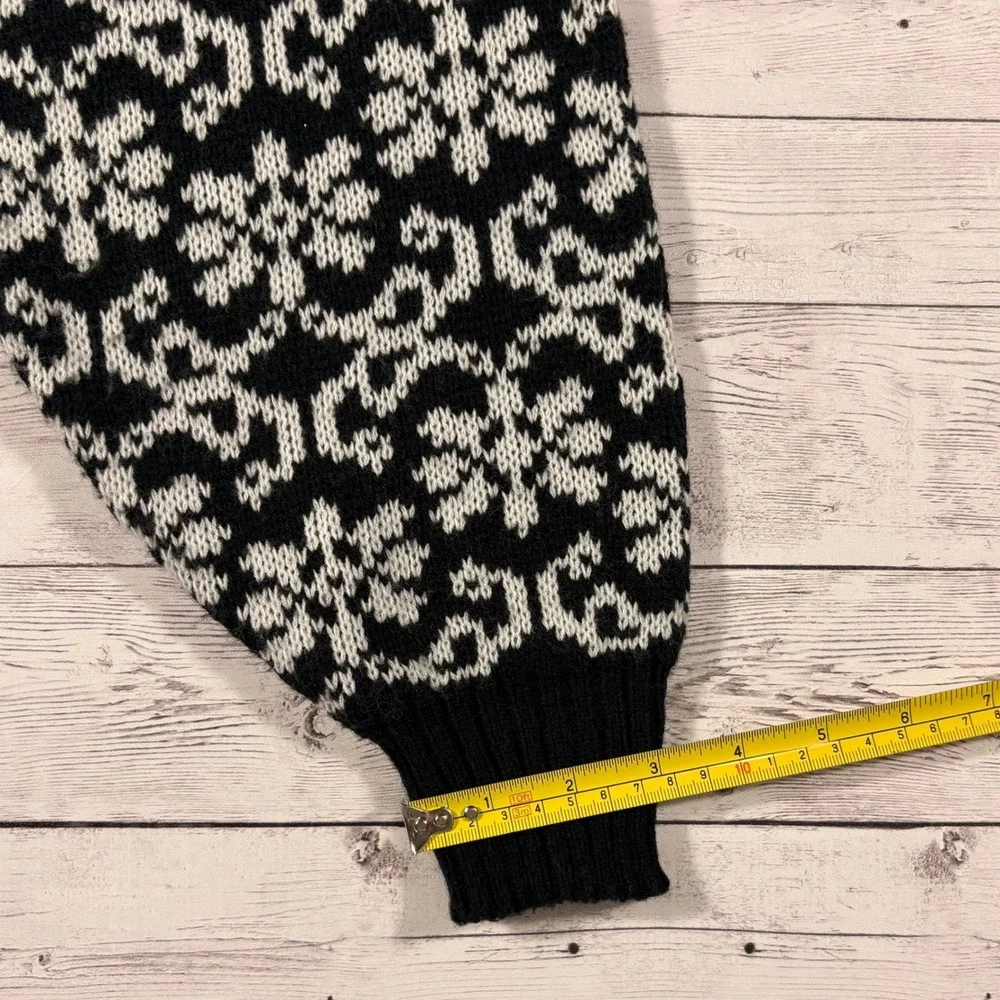 American Weekend Womens Large Black White Snowflake Fair Isle Henley Sweater L - Picture 14 of 14